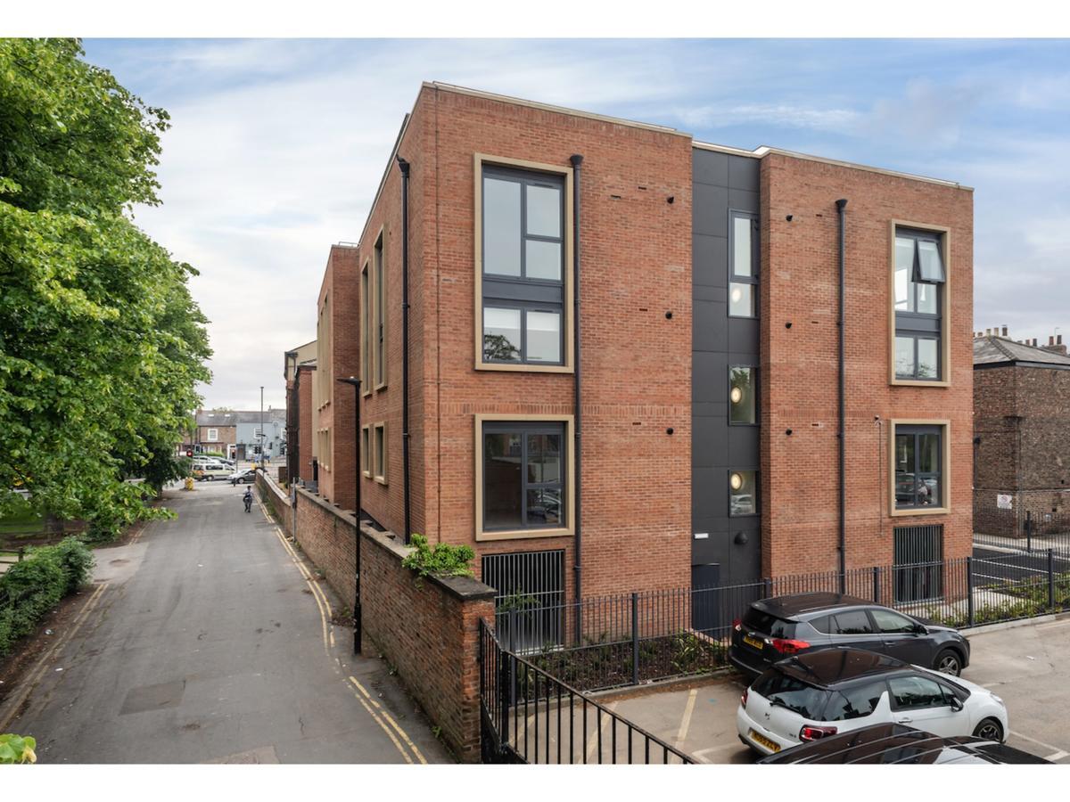 Stylish Flat Near The City Centre - Pass The Keys York Exterior photo